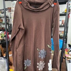 Leopards & roeses, Brown Floral Appliqué Women's Sweater with Cowl Neck